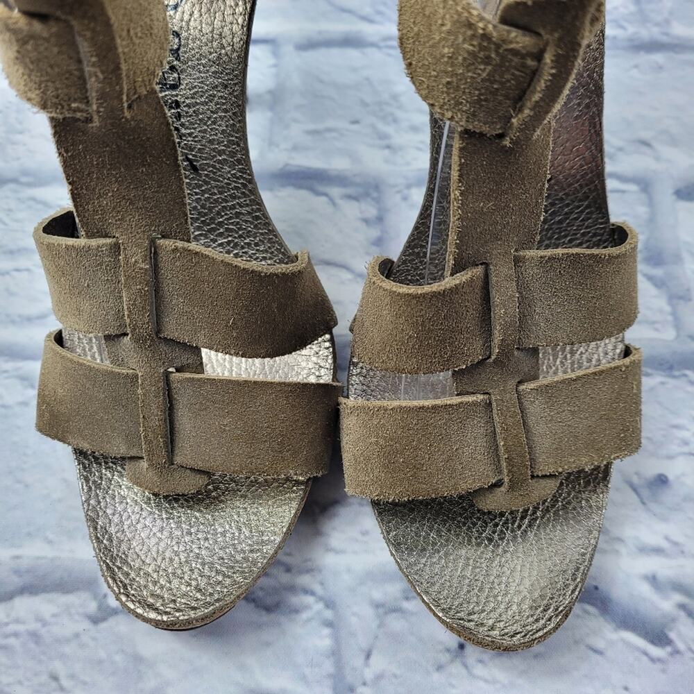 Pedro Garcia Olive Green Suede T-Strap Heeled Sandals - Picture 14 of 16